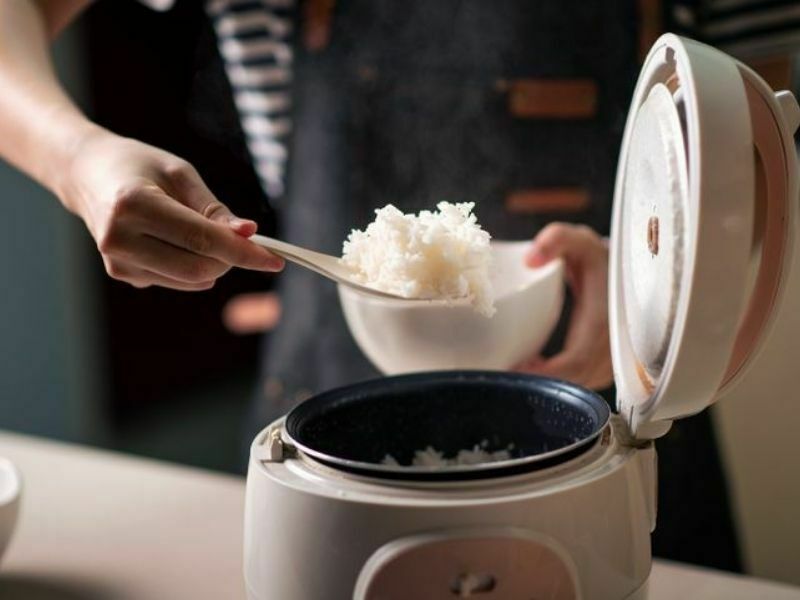 rice cooker is an electronic kitchen appliance